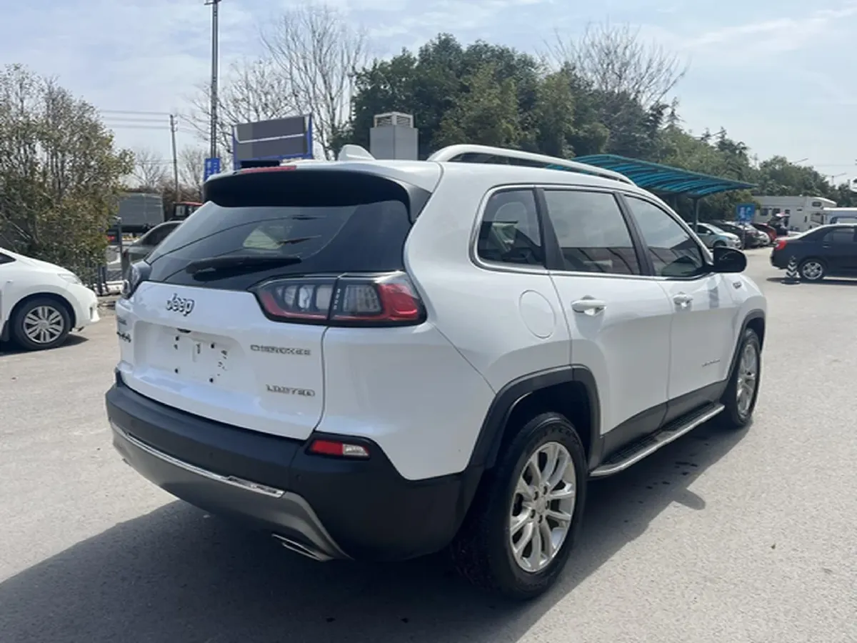 2019 Jeep Cherokee 2.0T 234HP L4 9AT,autocango,china used car exporter,china ev exporter,chinese used car exporter,chinese used ev exporter
