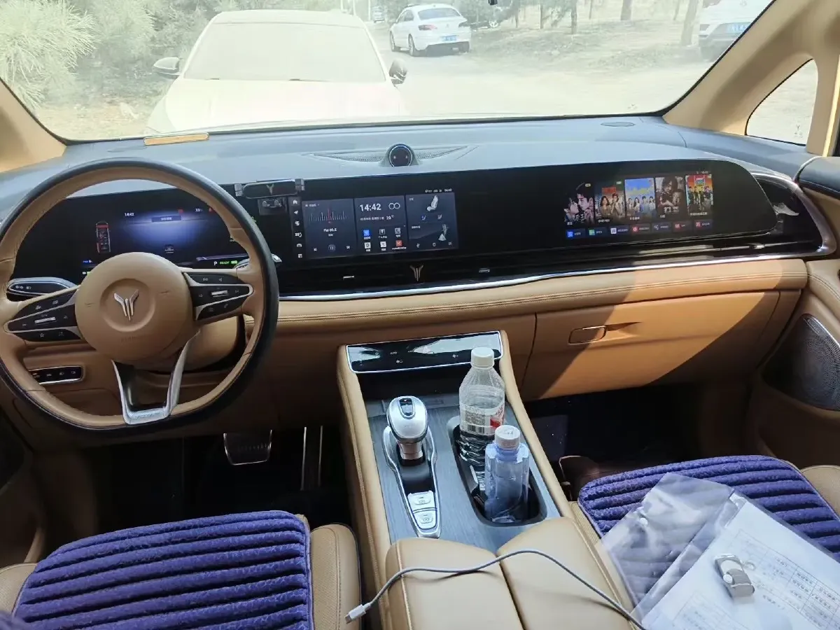 2022 Voyah Dream 1.5T 136HP L4 PHEV 25.57KWH,autocango,china used car exporter,china ev exporter,chinese used car exporter,chinese used ev exporter