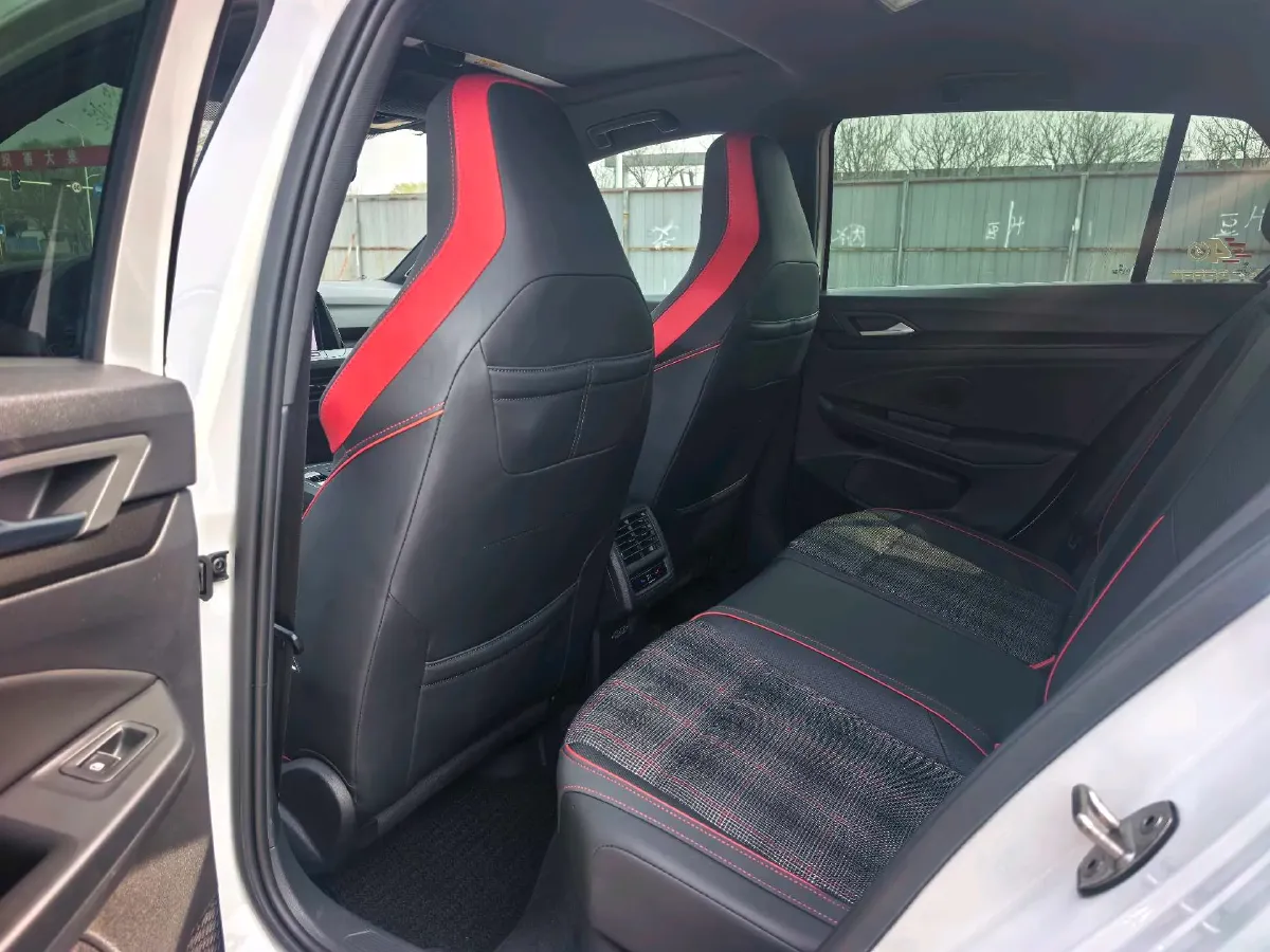 2023 Volkswagen GolfGTI 2.0T 220HP L4 7DCT,autocango,china used car exporter,china ev exporter,chinese used car exporter,chinese used ev exporter