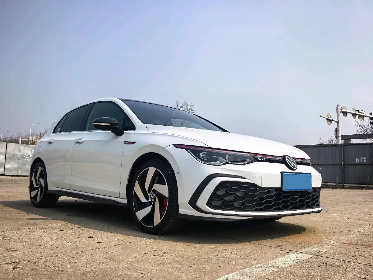 2023 Volkswagen GolfGTI 2.0T 220HP L4 7DCT,autocango,china used car exporter,china ev exporter,chinese used car exporter,chinese used ev exporter