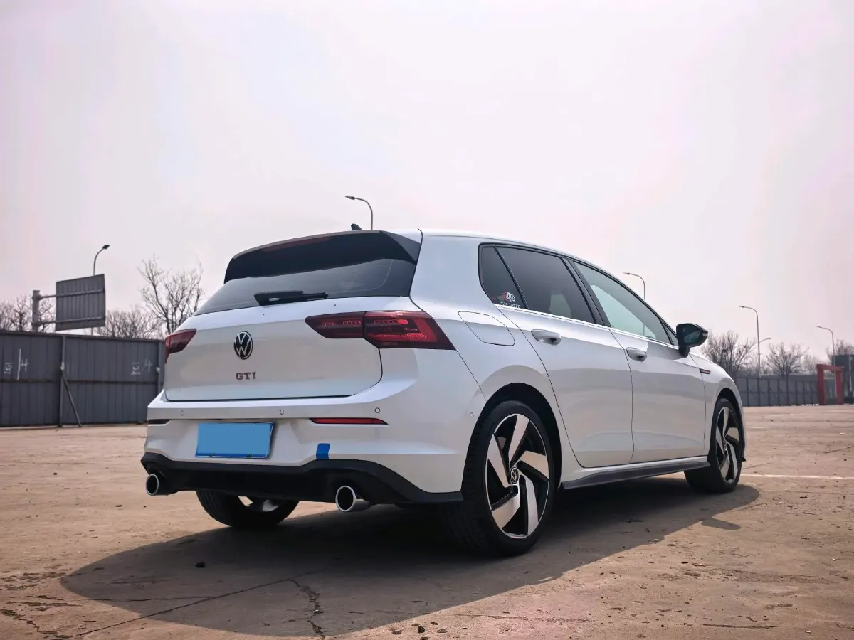 2023 Volkswagen GolfGTI 2.0T 220HP L4 7DCT,autocango,china used car exporter,china ev exporter,chinese used car exporter,chinese used ev exporter