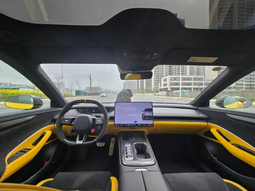 2025 MI SU7 Ultra BEV 93.7KWH,autocango,china used car exporter,china ev exporter,chinese used car exporter,chinese used ev exporter