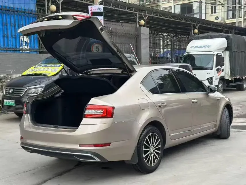 2019 Skoda Octavia 1.5L 116HP L4 6AT,autocango,china used car exporter,china ev exporter,chinese used car exporter,chinese used ev exporter