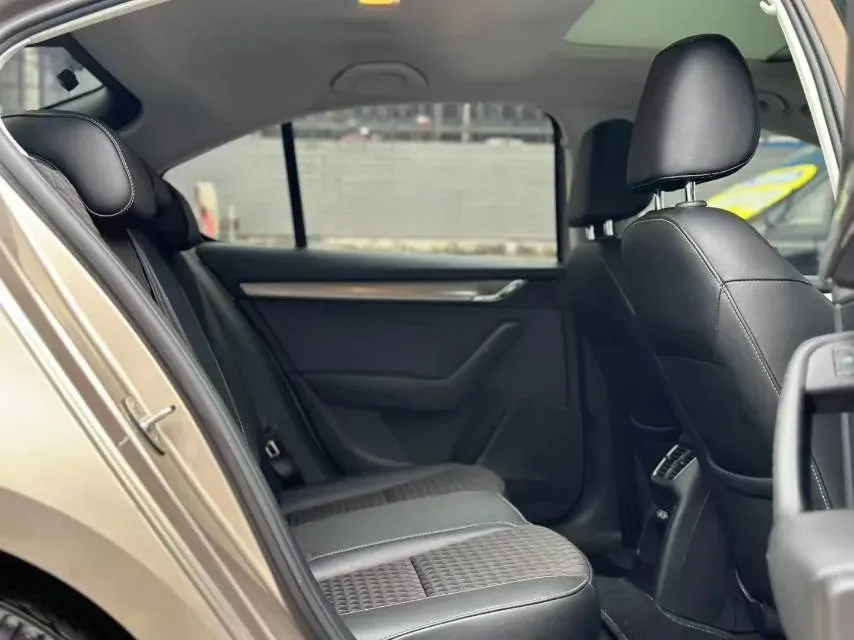 2019 Skoda Octavia 1.5L 116HP L4 6AT,autocango,china used car exporter,china ev exporter,chinese used car exporter,chinese used ev exporter