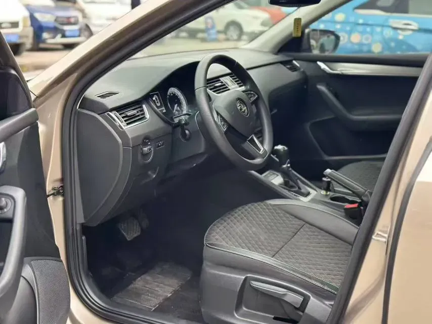 2019 Skoda Octavia 1.5L 116HP L4 6AT,autocango,china used car exporter,china ev exporter,chinese used car exporter,chinese used ev exporter
