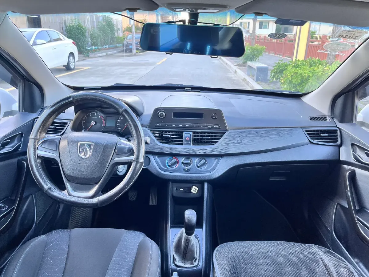 2016 BaoJun 310 1.2L 82HP L4 5MT,autocango,china used car exporter,china ev exporter,chinese used car exporter,chinese used ev exporter