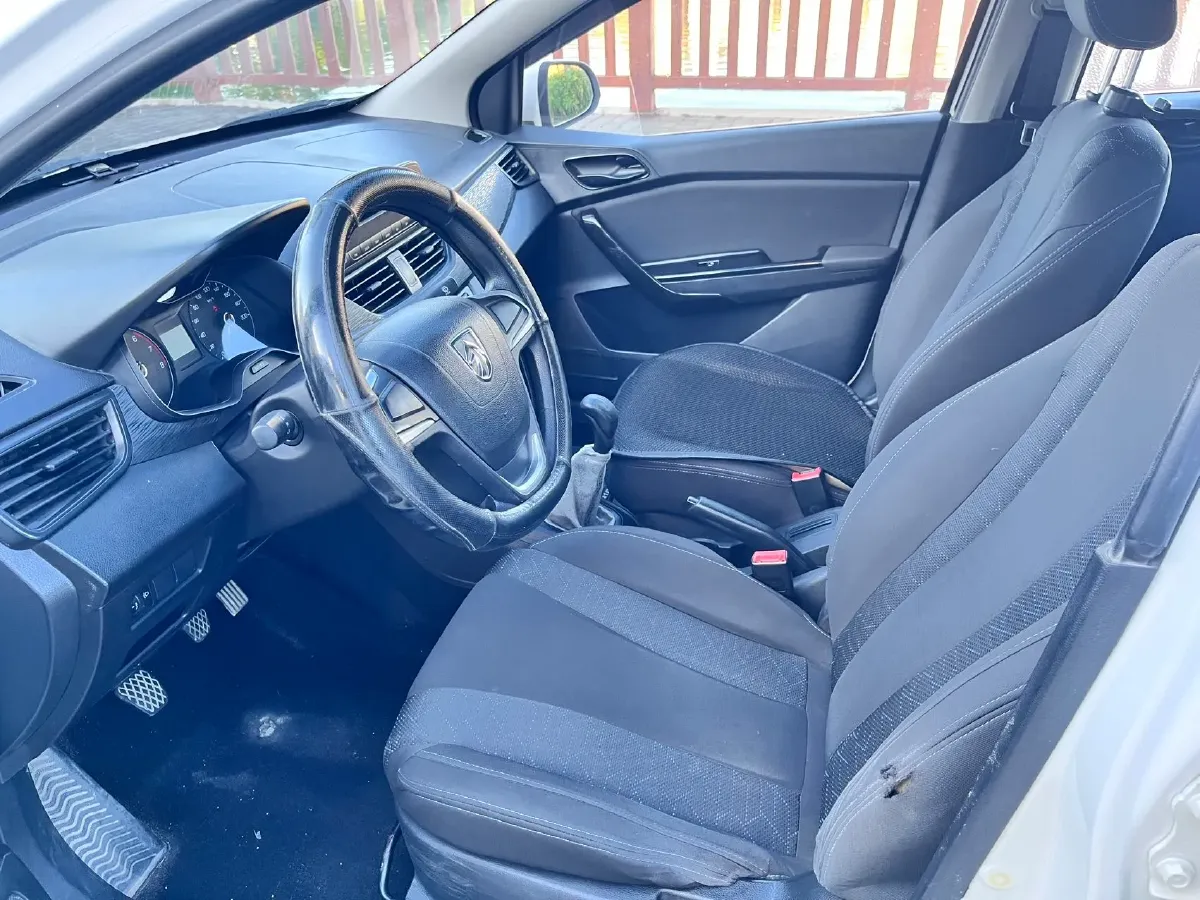 2016 BaoJun 310 1.2L 82HP L4 5MT,autocango,china used car exporter,china ev exporter,chinese used car exporter,chinese used ev exporter