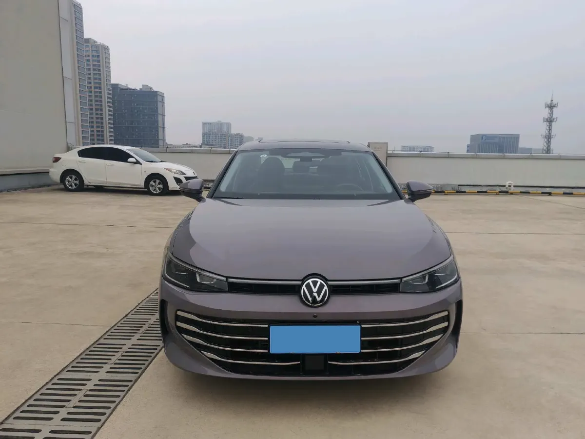 2025 Volkswagen Passat 2.0T 220HP L4 7DCT,autocango,china used car exporter,china ev exporter,chinese used car exporter,chinese used ev exporter