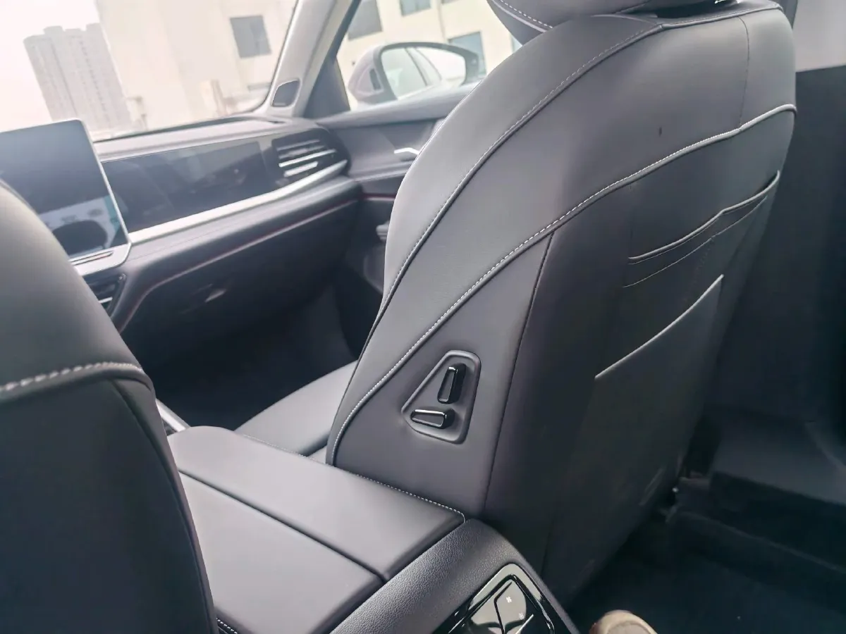 2025 Volkswagen Passat 2.0T 220HP L4 7DCT,autocango,china used car exporter,china ev exporter,chinese used car exporter,chinese used ev exporter