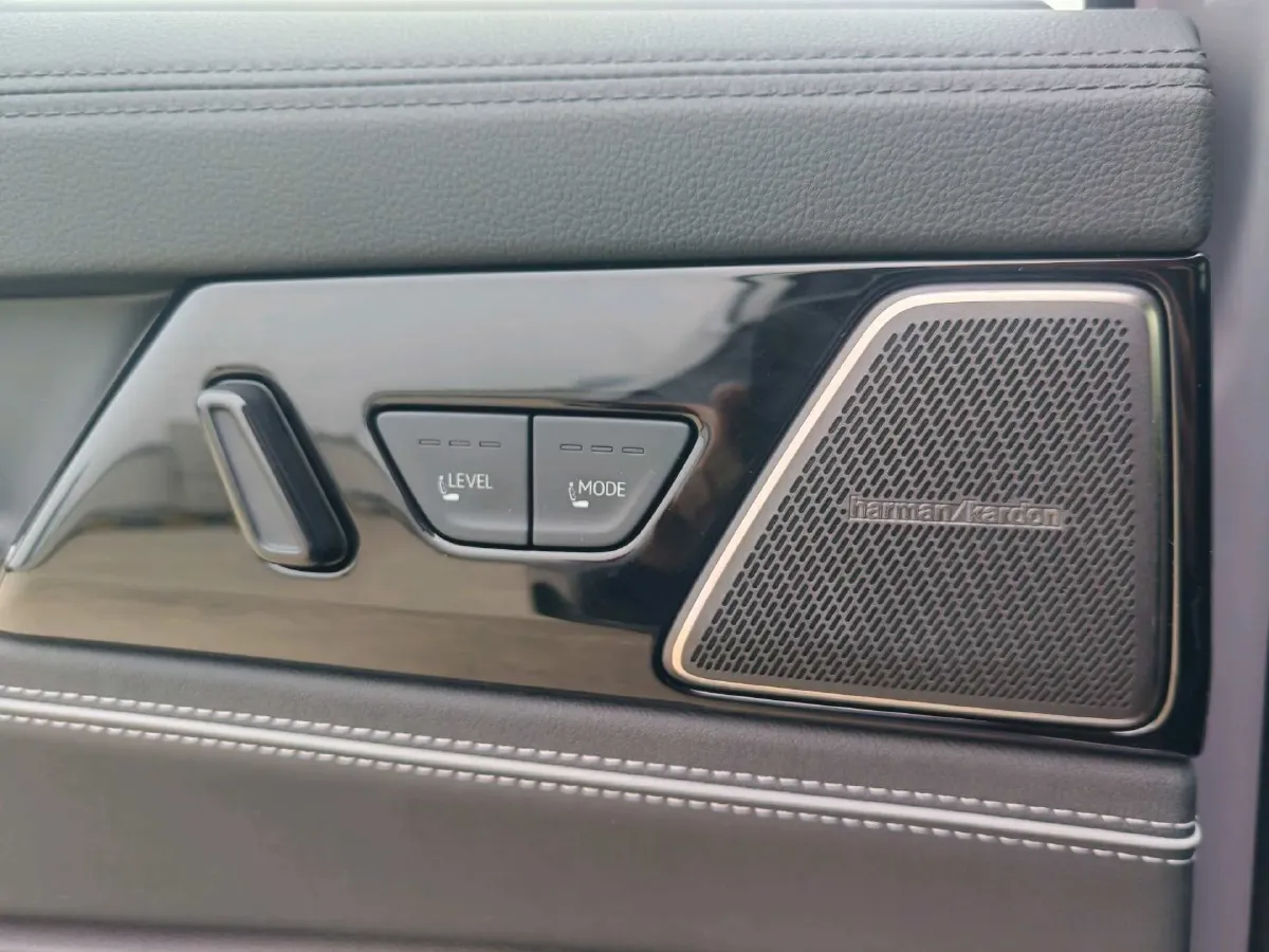 2025 Volkswagen Passat 2.0T 220HP L4 7DCT,autocango,china used car exporter,china ev exporter,chinese used car exporter,chinese used ev exporter