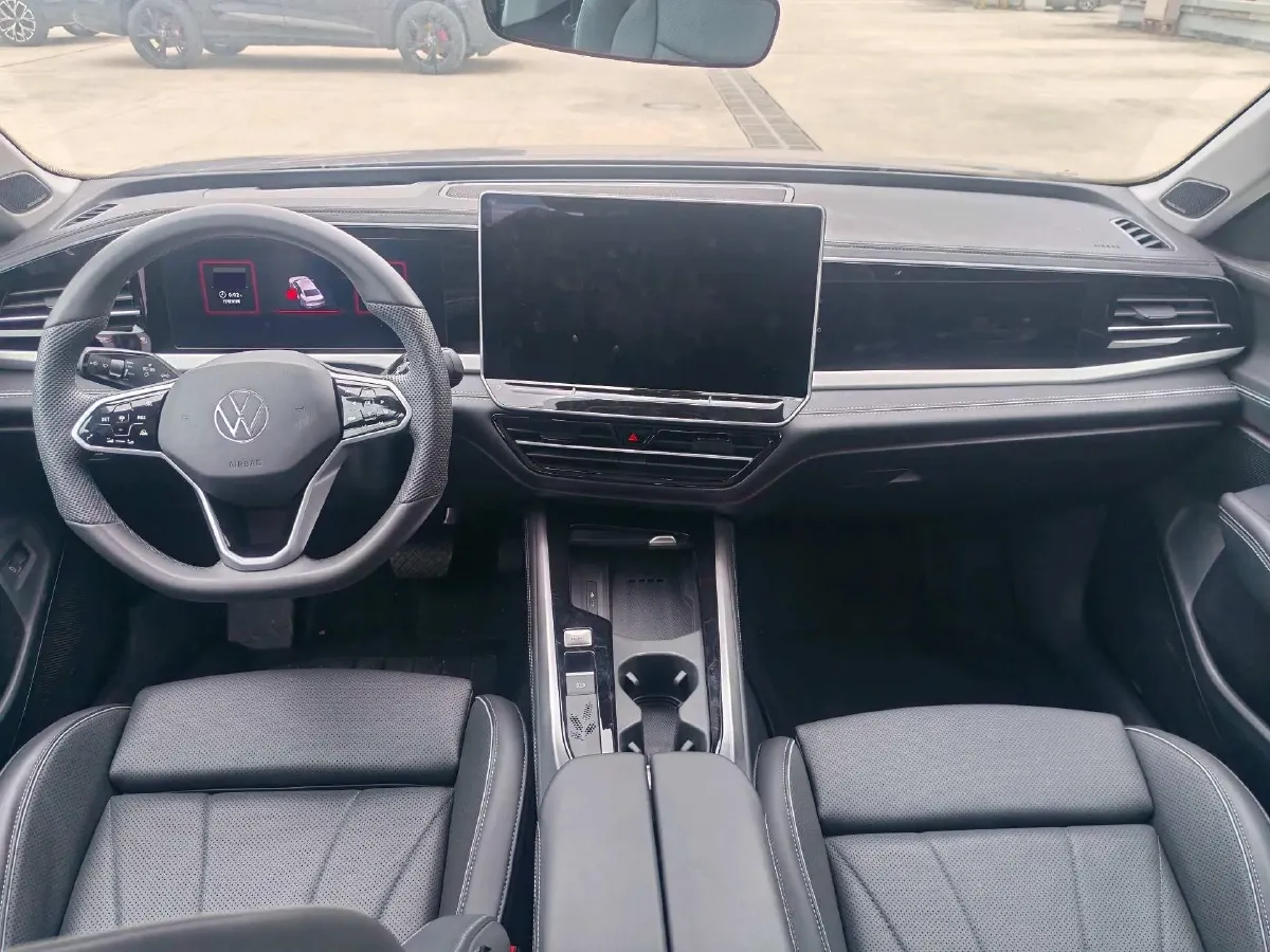 2025 Volkswagen Passat 2.0T 220HP L4 7DCT,autocango,china used car exporter,china ev exporter,chinese used car exporter,chinese used ev exporter