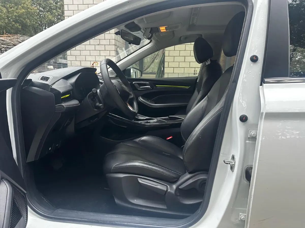 2021 Roewe i5 1.5L 120HP L4 CVT,autocango,china used car exporter,china ev exporter,chinese used car exporter,chinese used ev exporter