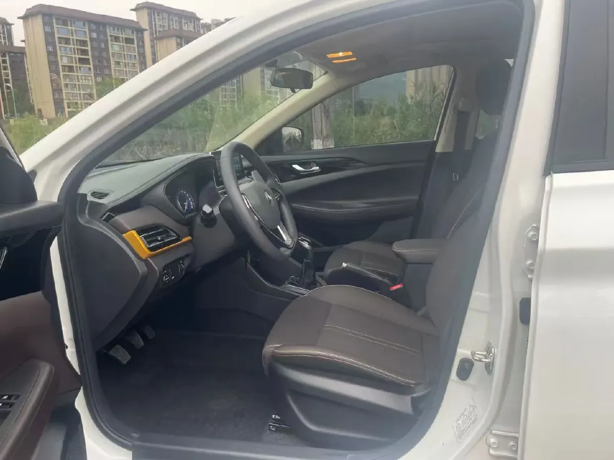 2021 ChangAn Eado DT 1.6L 125HP L4 4AT,autocango,china used car exporter,china ev exporter,chinese used car exporter,chinese used ev exporter