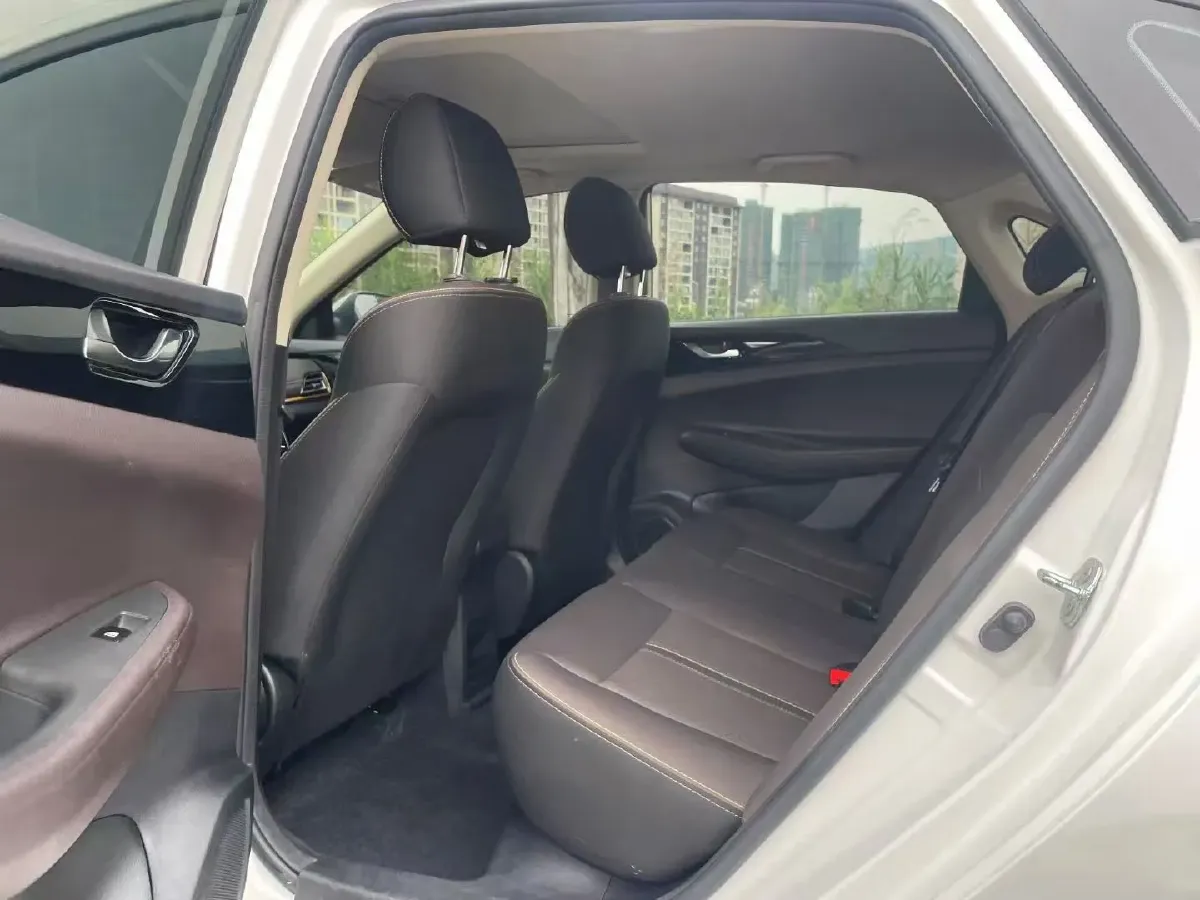 2021 ChangAn Eado DT 1.6L 125HP L4 4AT,autocango,china used car exporter,china ev exporter,chinese used car exporter,chinese used ev exporter