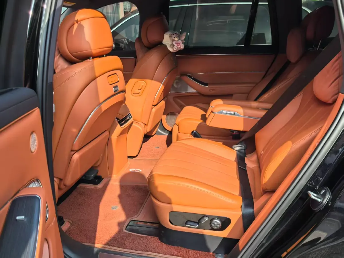 2025 AITO AITO M8 REEV 160HP REEV 53.4KWH,autocango,china used car exporter,china ev exporter,chinese used car exporter,chinese used ev exporter