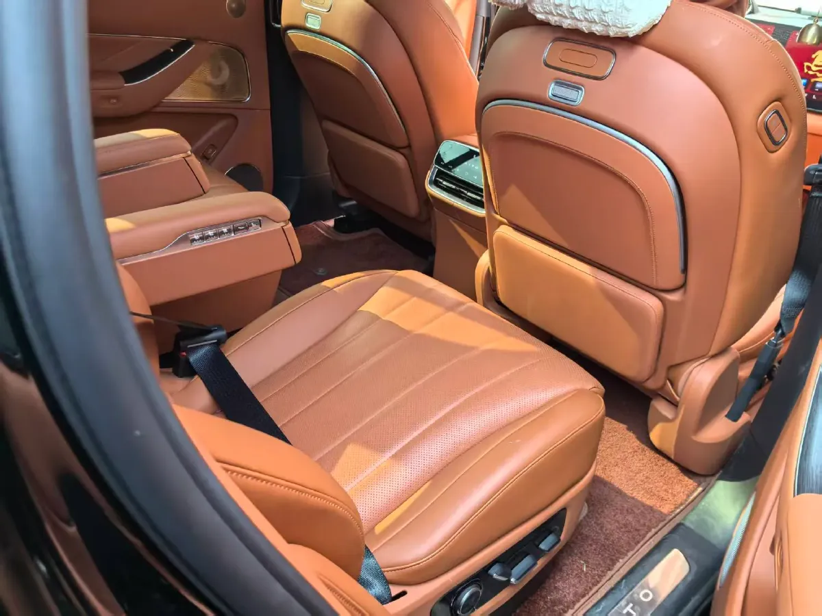 2025 AITO AITO M8 REEV 160HP REEV 53.4KWH,autocango,china used car exporter,china ev exporter,chinese used car exporter,chinese used ev exporter