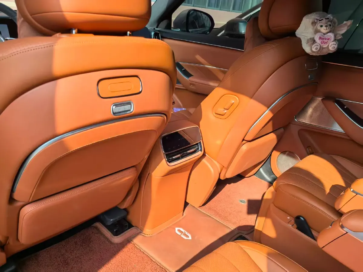 2025 AITO AITO M8 REEV 160HP REEV 53.4KWH,autocango,china used car exporter,china ev exporter,chinese used car exporter,chinese used ev exporter