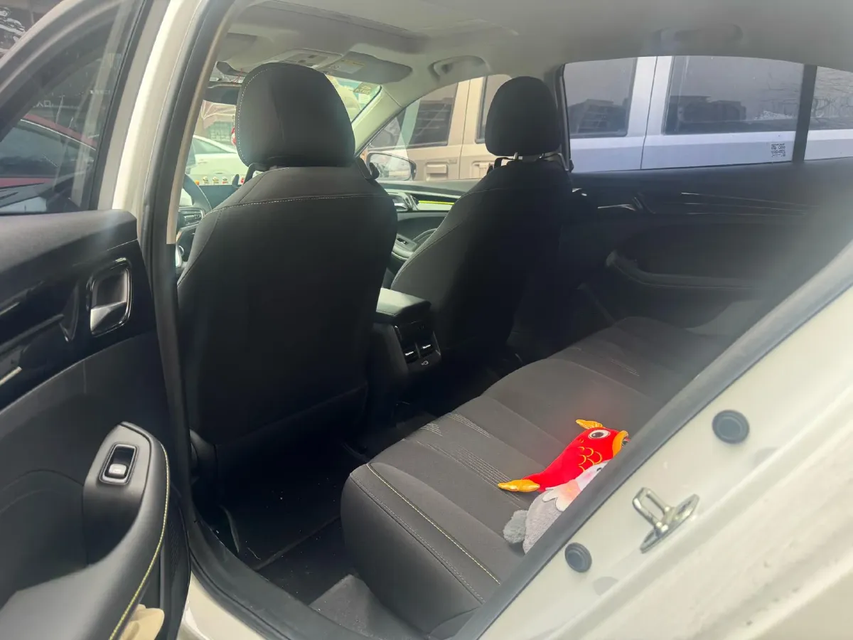 2021 Roewe i5 1.5L 120HP L4 CVT,autocango,china used car exporter,china ev exporter,chinese used car exporter,chinese used ev exporter