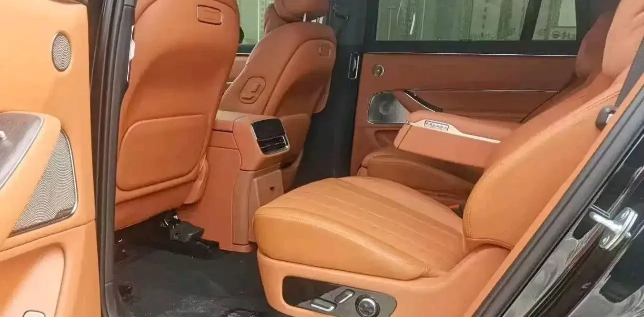 2025 AITO AITO M8 REEV 160HP REEV 53.4KWH,autocango,china used car exporter,china ev exporter,chinese used car exporter,chinese used ev exporter