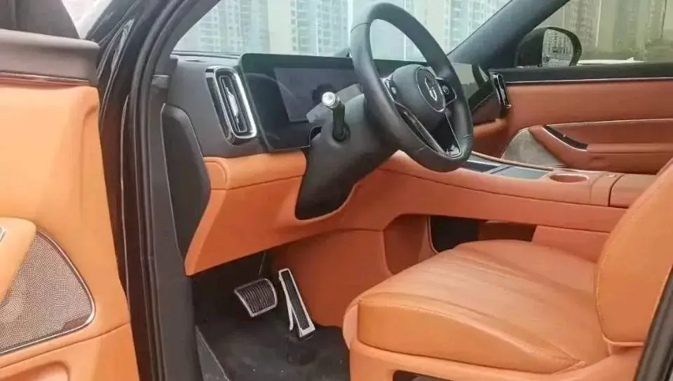 2025 AITO AITO M8 REEV 160HP REEV 53.4KWH,autocango,china used car exporter,china ev exporter,chinese used car exporter,chinese used ev exporter