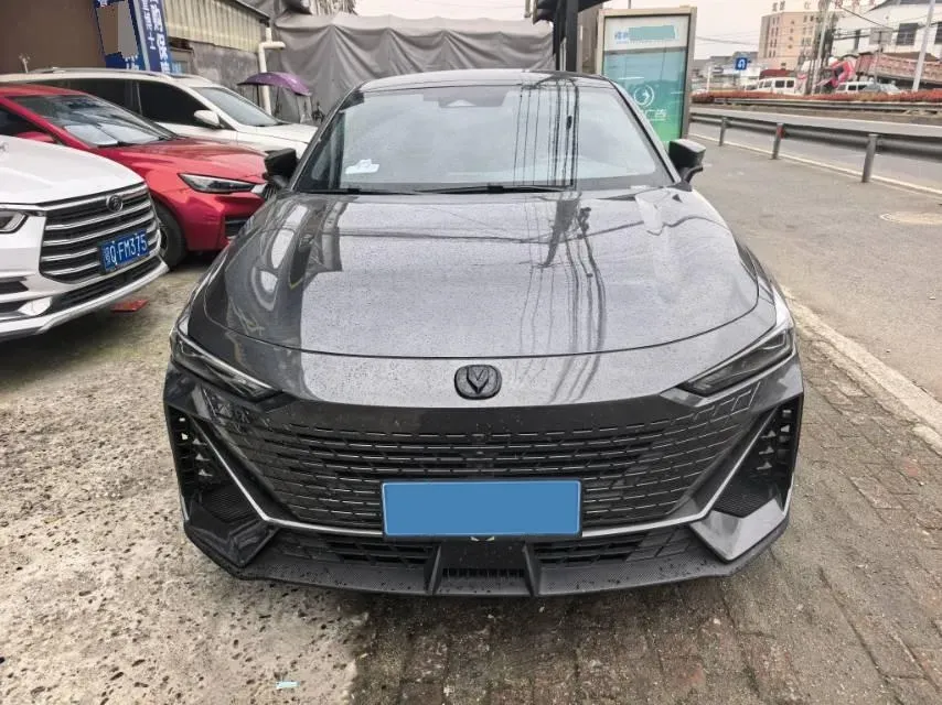 2023 ChangAn UNI-V 1.5T 188HP L4 7DCT,autocango,china used car exporter,china ev exporter,chinese used car exporter,chinese used ev exporter