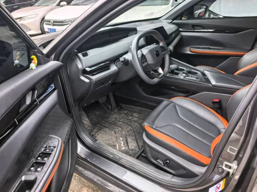 2023 ChangAn UNI-V 1.5T 188HP L4 7DCT,autocango,china used car exporter,china ev exporter,chinese used car exporter,chinese used ev exporter