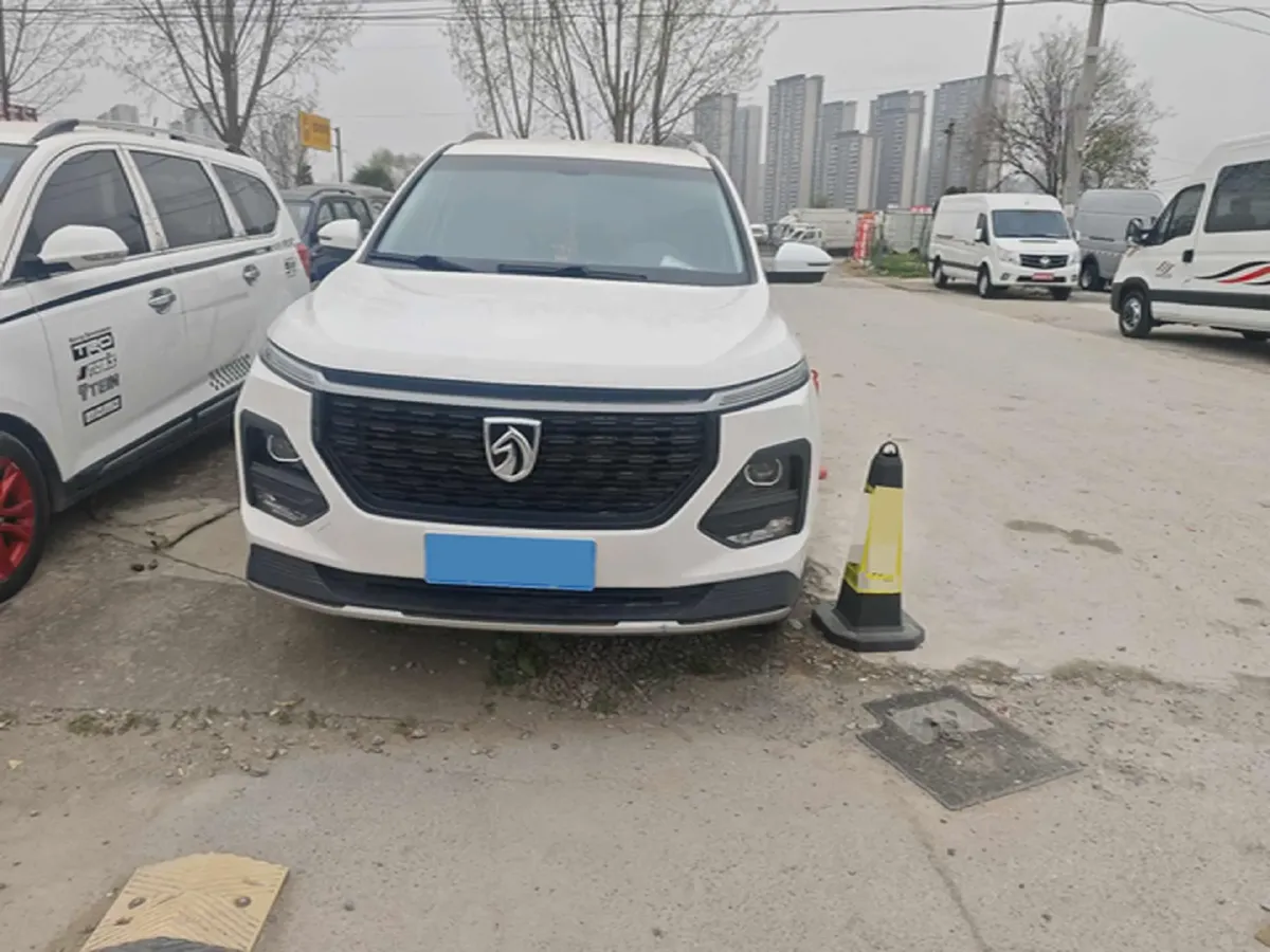 2020 BaoJun 530 1.5T 147HP L4 6MT,autocango,china used car exporter,china ev exporter,chinese used car exporter,chinese used ev exporter