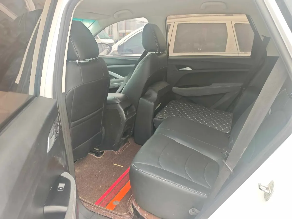 2020 BaoJun 530 1.5T 147HP L4 6MT,autocango,china used car exporter,china ev exporter,chinese used car exporter,chinese used ev exporter