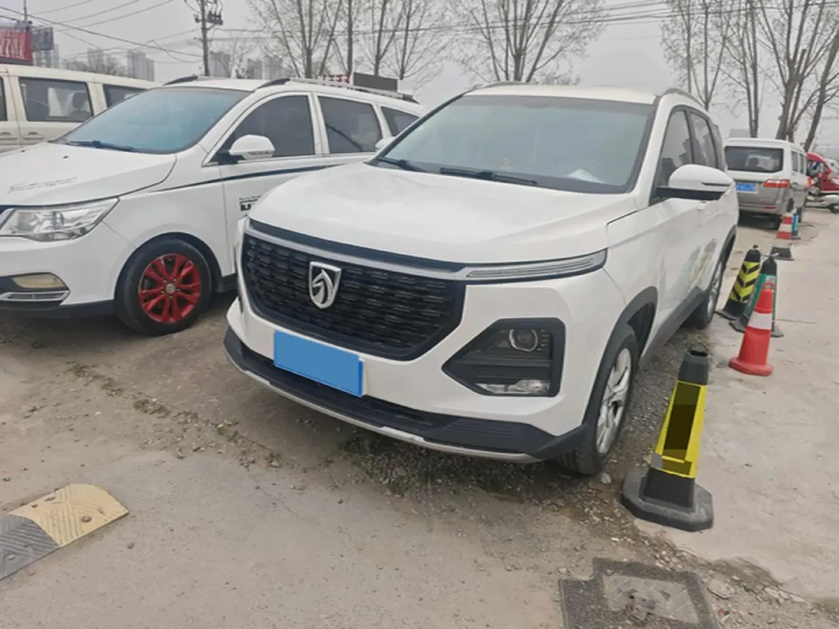 2020 BaoJun 530 1.5T 147HP L4 6MT,autocango,china used car exporter,china ev exporter,chinese used car exporter,chinese used ev exporter