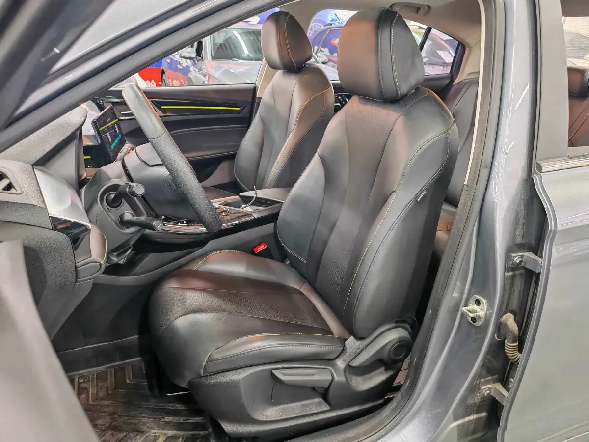 2021 Roewe i5 1.5L 120HP L4 CVT,autocango,china used car exporter,china ev exporter,chinese used car exporter,chinese used ev exporter