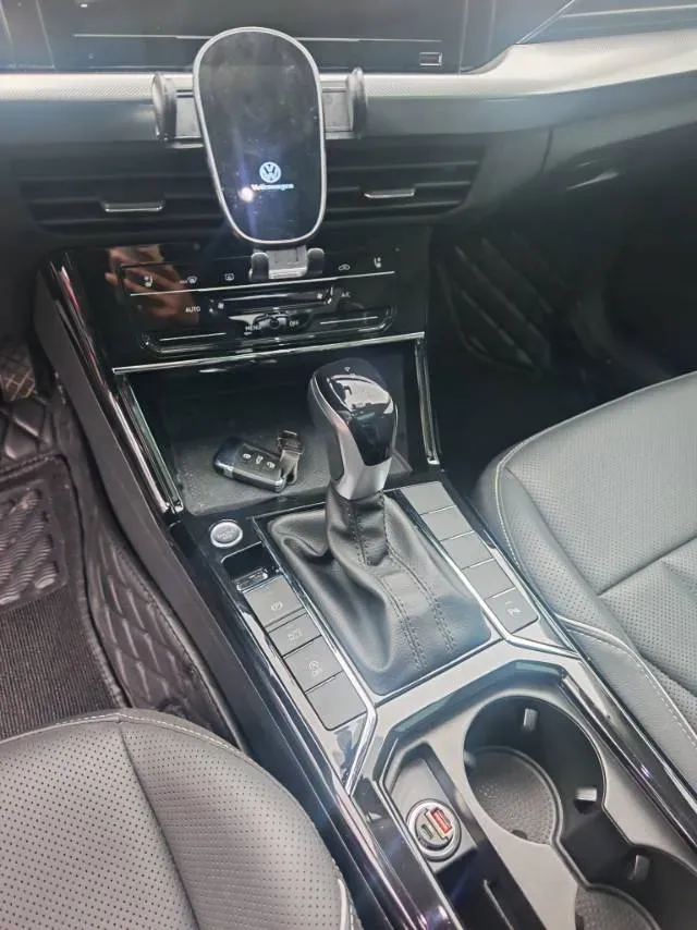 2024 Volkswagen Passat 2.0T 186HP L4 7DCT,autocango,china used car exporter,china ev exporter,chinese used car exporter,chinese used ev exporter