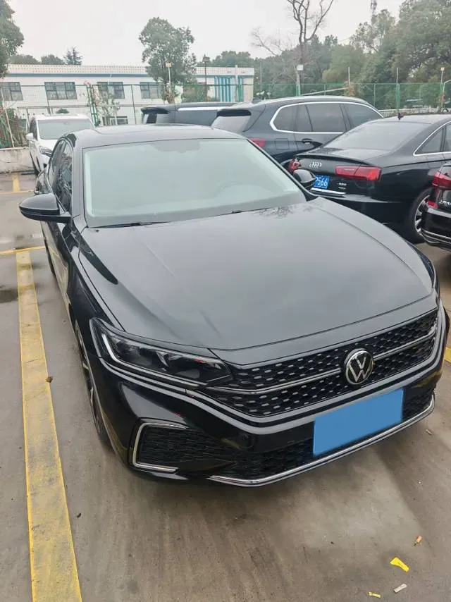 2024 Volkswagen Passat 2.0T 186HP L4 7DCT,autocango,china used car exporter,china ev exporter,chinese used car exporter,chinese used ev exporter