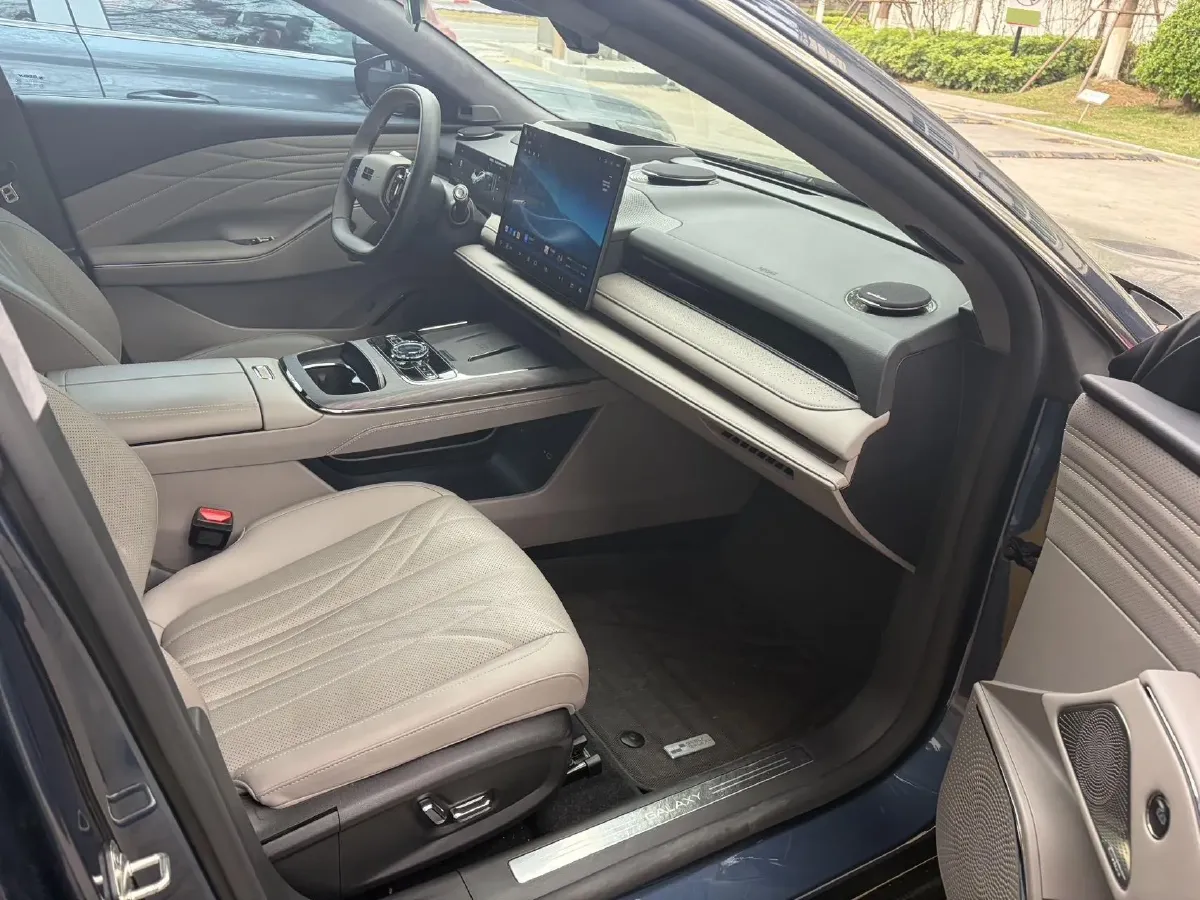 2025 Geely Galaxy Starshine 8 1.5T 163HP L4 3DHT PHEV 27.69KWH,autocango,china used car exporter,china ev exporter,chinese used car exporter,chinese used ev exporter