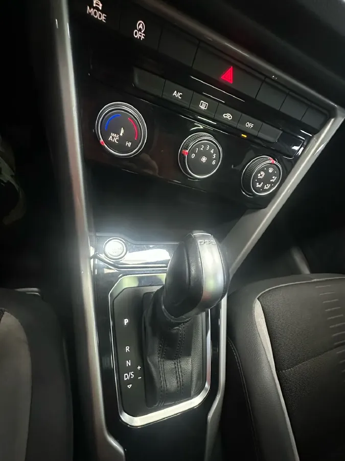 2022 Volkswagen T-Roc 1.4T 150HP L4 7DCT,autocango,china used car exporter,china ev exporter,chinese used car exporter,chinese used ev exporter