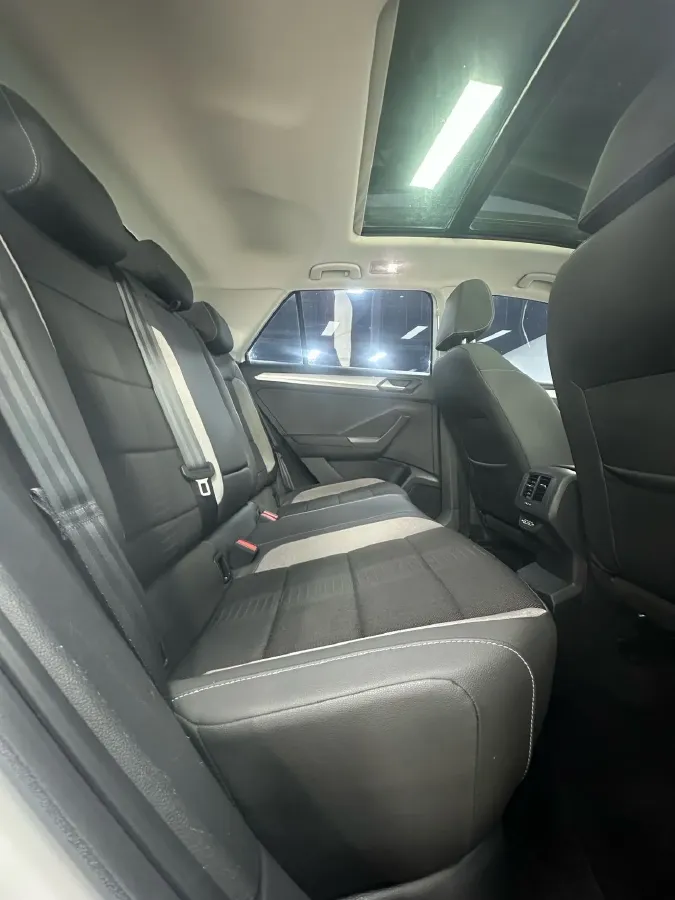 2022 Volkswagen T-Roc 1.4T 150HP L4 7DCT,autocango,china used car exporter,china ev exporter,chinese used car exporter,chinese used ev exporter