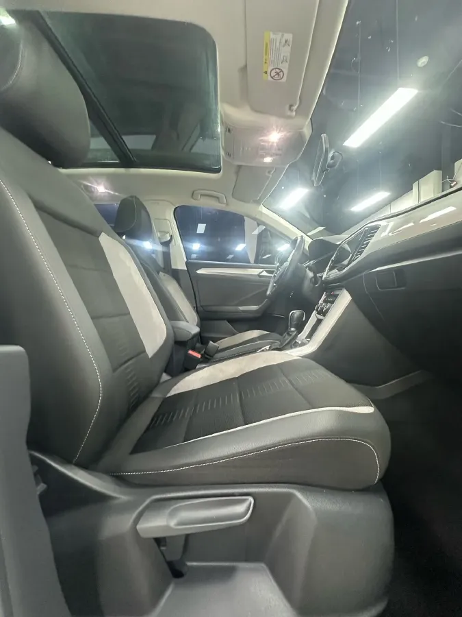 2022 Volkswagen T-Roc 1.4T 150HP L4 7DCT,autocango,china used car exporter,china ev exporter,chinese used car exporter,chinese used ev exporter