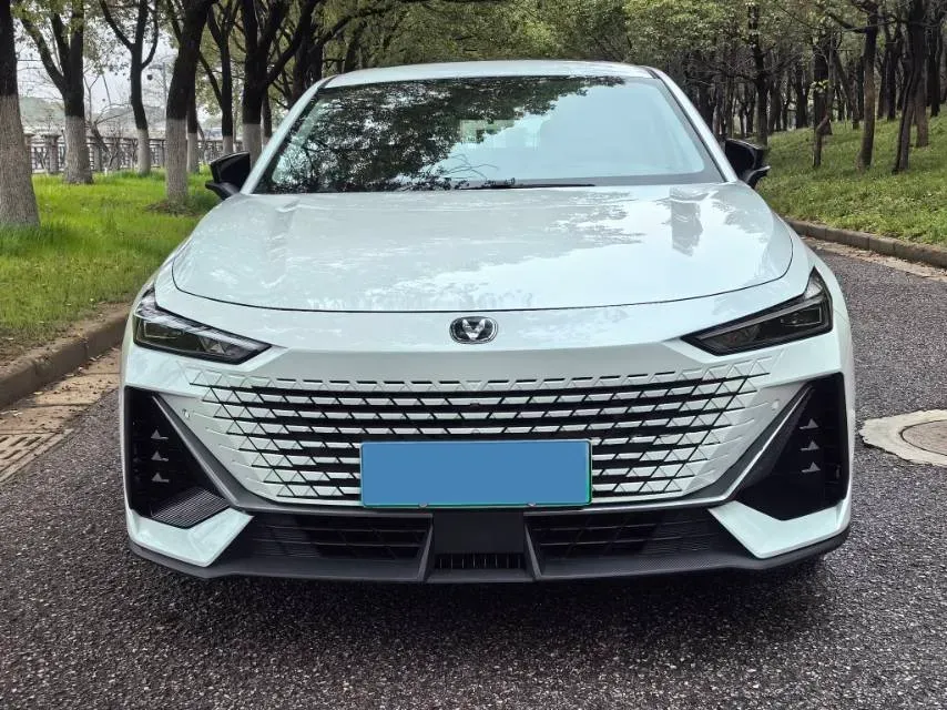 2023 ChangAn UNI-V iDD 1.5T 170HP L4 6TCT PHEV 18.4KWH,autocango,china used car exporter,china ev exporter,chinese used car exporter,chinese used ev exporter