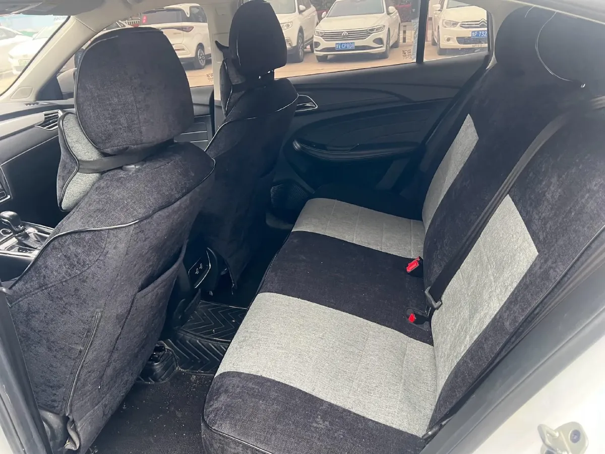 2020 Roewe i5 1.5L 120HP L4 CVT,autocango,china used car exporter,china ev exporter,chinese used car exporter,chinese used ev exporter