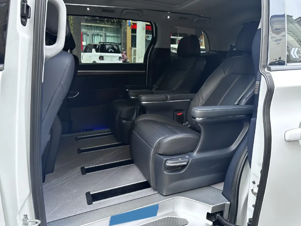 2021 GAC Trumpchi M8 2.0T 252HP L4 8AT,autocango,china used car exporter,china ev exporter,chinese used car exporter,chinese used ev exporter