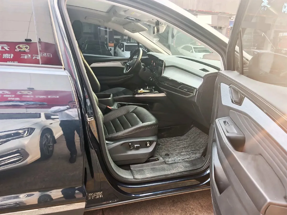 2021 Volkswagen Talagon 2.0T 220HP L4 7DCT,autocango,china used car exporter,china ev exporter,chinese used car exporter,chinese used ev exporter