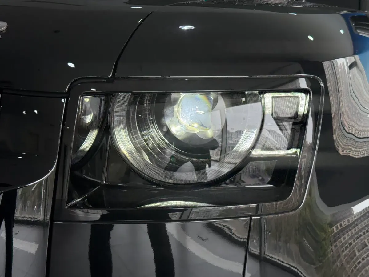 2025 Land Rover Defender 3.0T 400HP L6 8AT,autocango,china used car exporter,china ev exporter,chinese used car exporter,chinese used ev exporter
