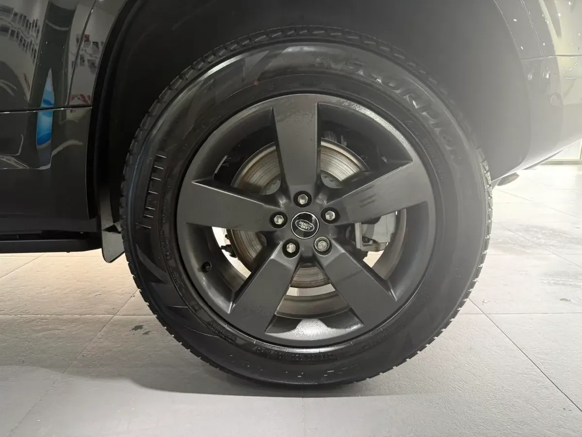 2025 Land Rover Defender 3.0T 400HP L6 8AT,autocango,china used car exporter,china ev exporter,chinese used car exporter,chinese used ev exporter