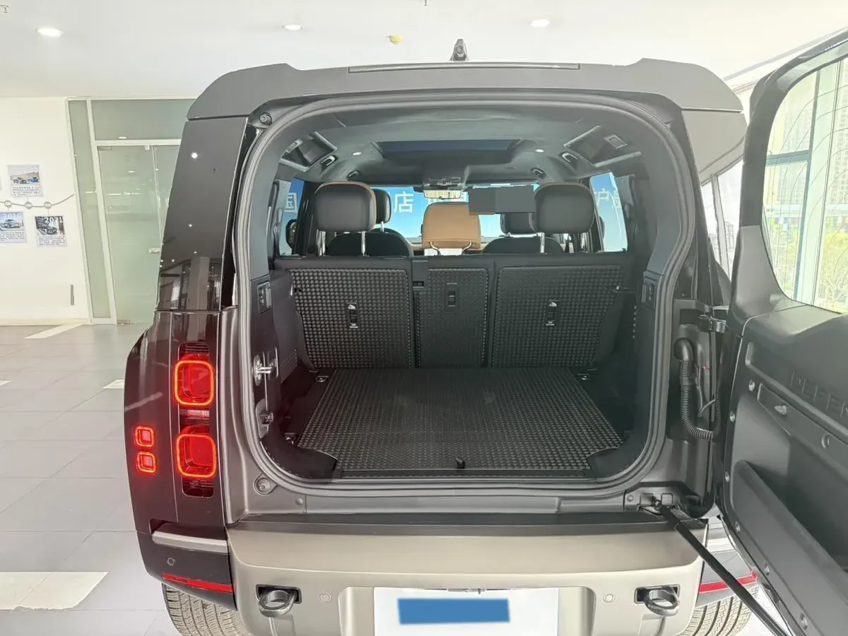 2025 Land Rover Defender 3.0T 400HP L6 8AT,autocango,china used car exporter,china ev exporter,chinese used car exporter,chinese used ev exporter