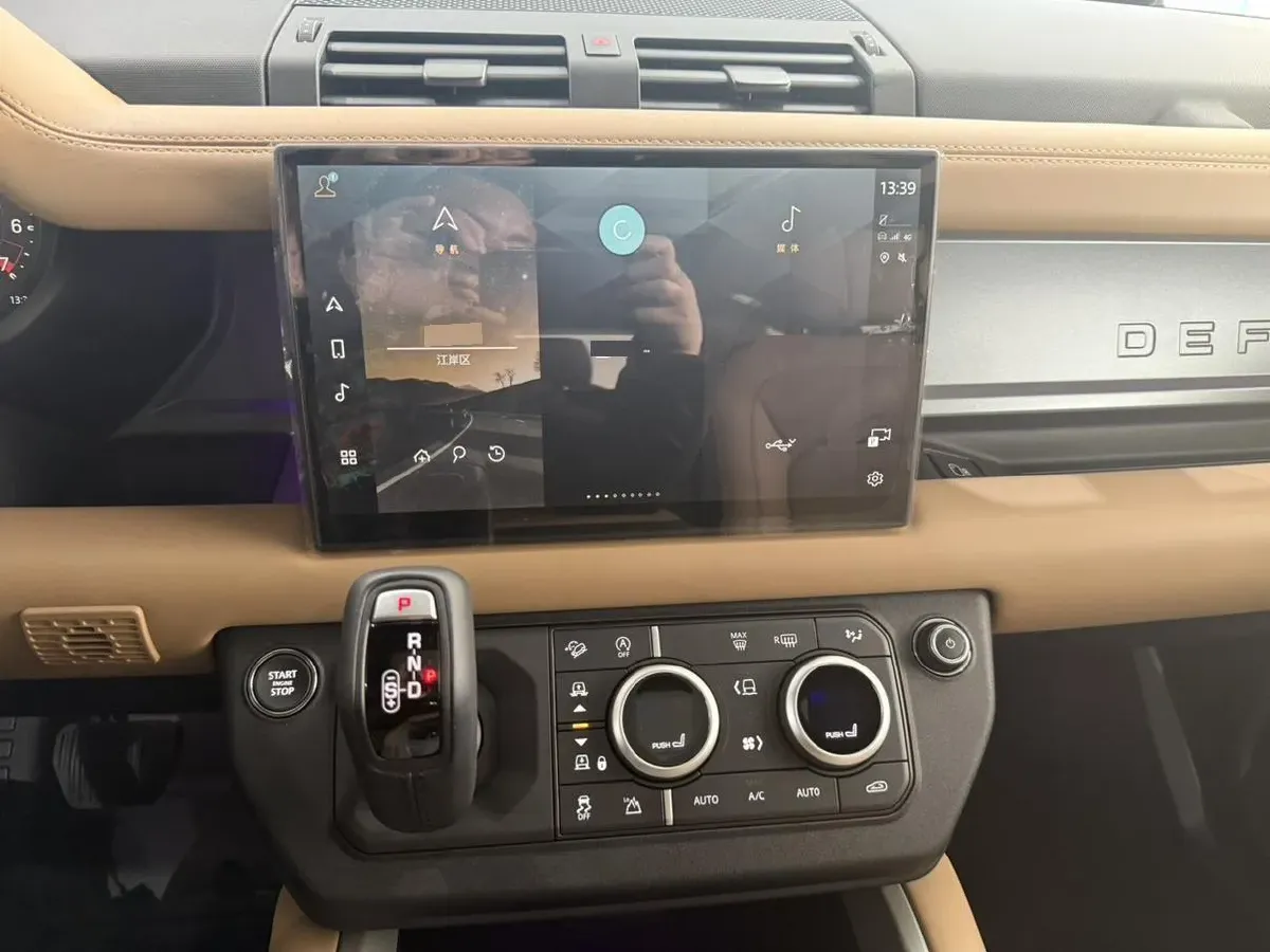 2025 Land Rover Defender 3.0T 400HP L6 8AT,autocango,china used car exporter,china ev exporter,chinese used car exporter,chinese used ev exporter