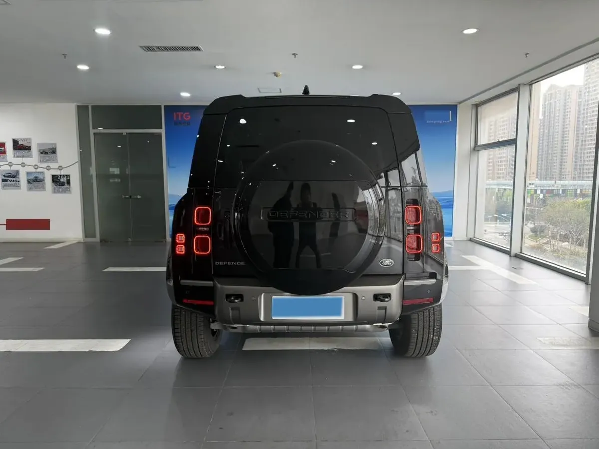 2025 Land Rover Defender 3.0T 400HP L6 8AT,autocango,china used car exporter,china ev exporter,chinese used car exporter,chinese used ev exporter