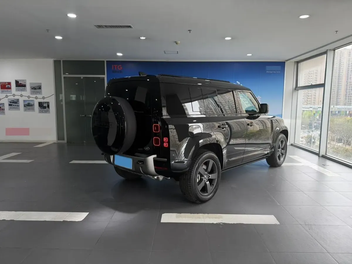 2025 Land Rover Defender 3.0T 400HP L6 8AT,autocango,china used car exporter,china ev exporter,chinese used car exporter,chinese used ev exporter