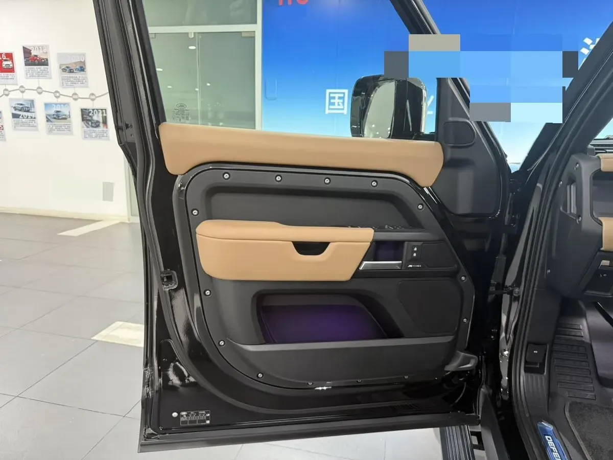 2025 Land Rover Defender 3.0T 400HP L6 8AT,autocango,china used car exporter,china ev exporter,chinese used car exporter,chinese used ev exporter