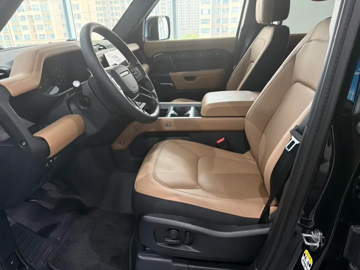 2025 Land Rover Defender 3.0T 400HP L6 8AT,autocango,china used car exporter,china ev exporter,chinese used car exporter,chinese used ev exporter