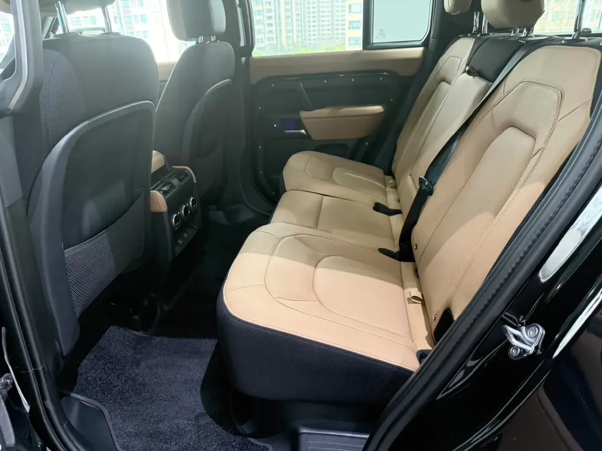 2025 Land Rover Defender 3.0T 400HP L6 8AT,autocango,china used car exporter,china ev exporter,chinese used car exporter,chinese used ev exporter