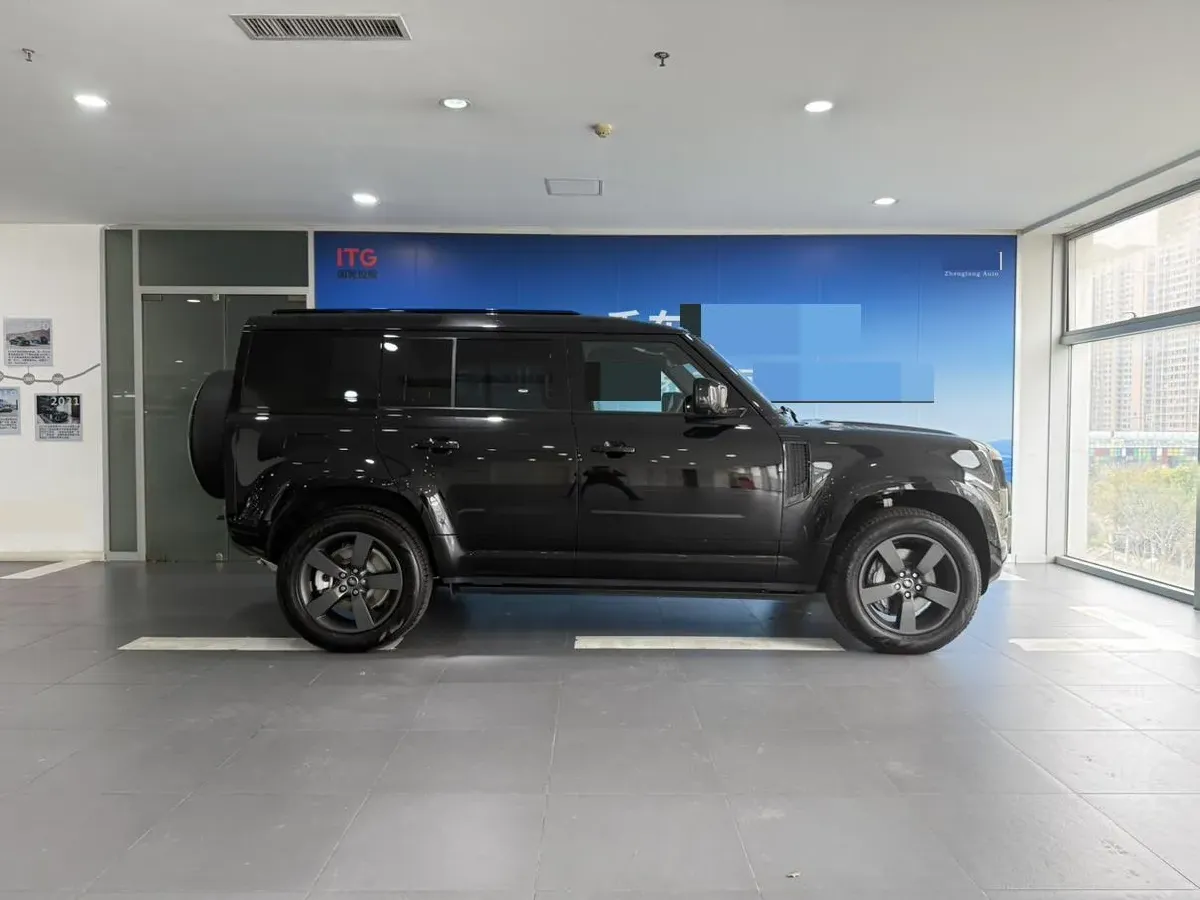 2025 Land Rover Defender 3.0T 400HP L6 8AT,autocango,china used car exporter,china ev exporter,chinese used car exporter,chinese used ev exporter